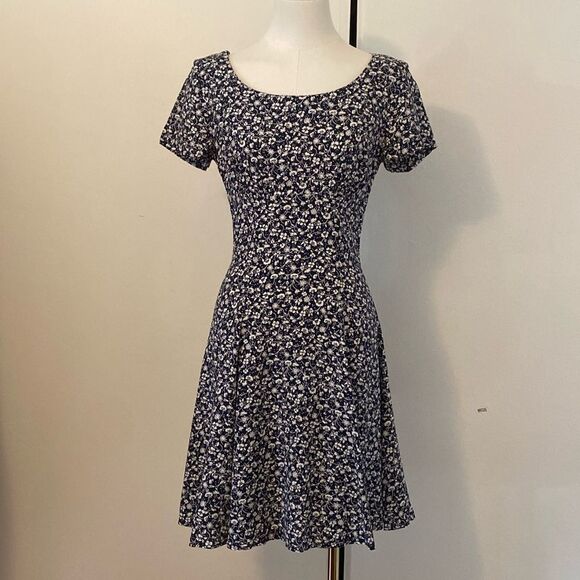 Vintage Late 80's early 90's Ditsy Floral Mini Skater Dress Size 2 - Picture 2 of 13